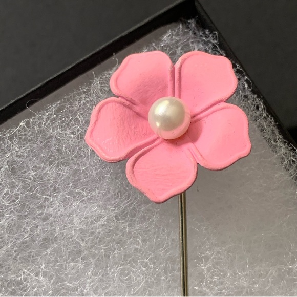 Vintage Flower Hat Lapel Pin - Picture 2 of 7